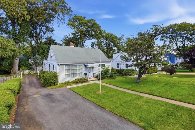 6824 Westlawn Dr, Falls Church, VA 22042