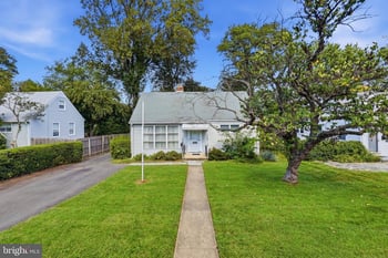 6824 Westlawn Dr, Falls Church, VA 22042