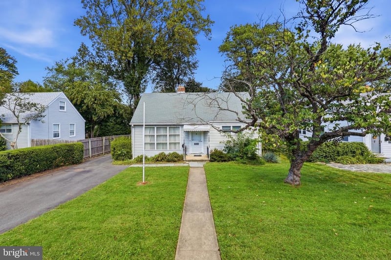 6824 Westlawn Dr, Falls Church, VA 22042