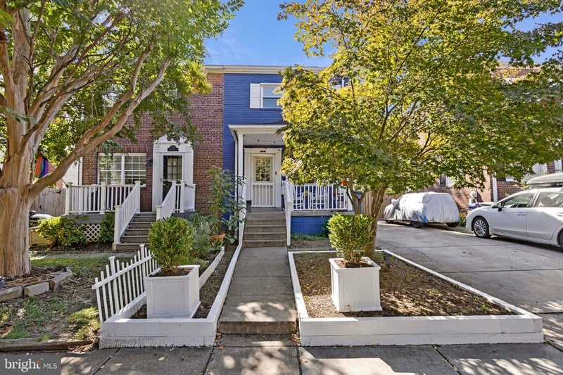 327 Ashby St, Alexandria, VA 22305