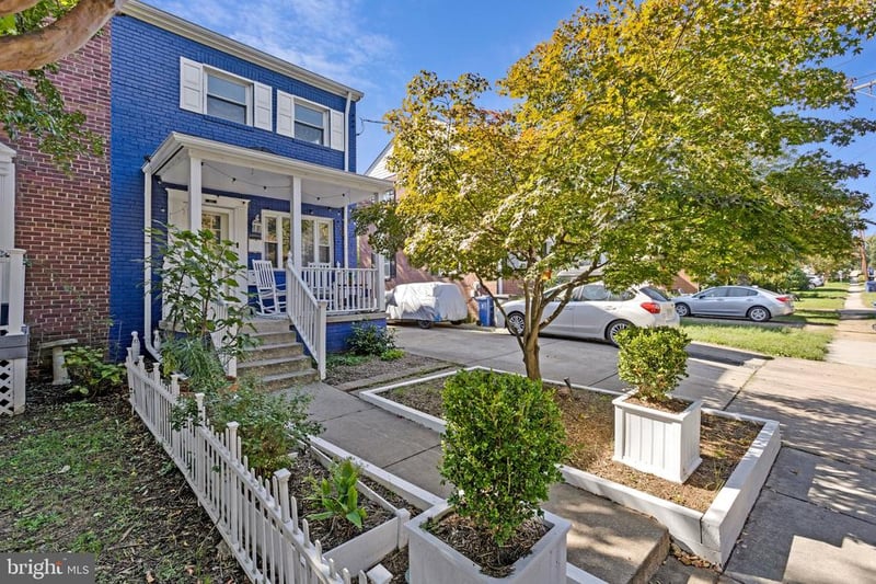 327 Ashby St, Alexandria, VA 22305