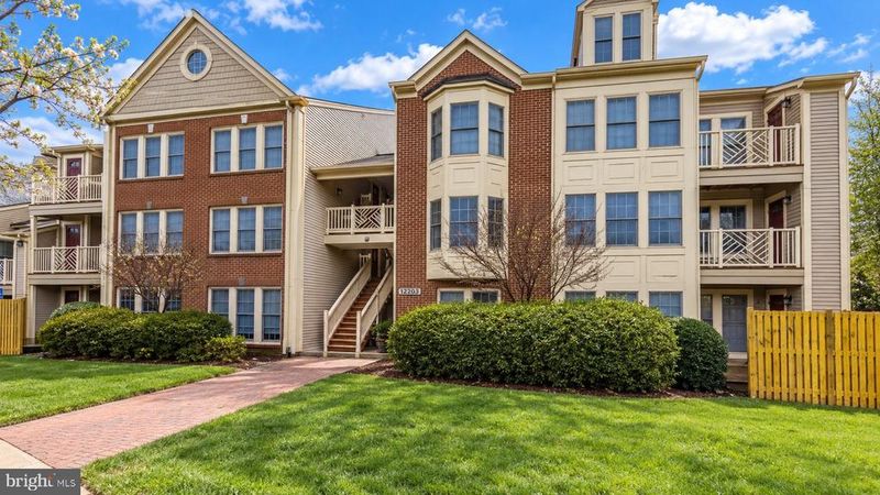 12003 Ridge Knoll Dr #10, Fairfax, VA 22033