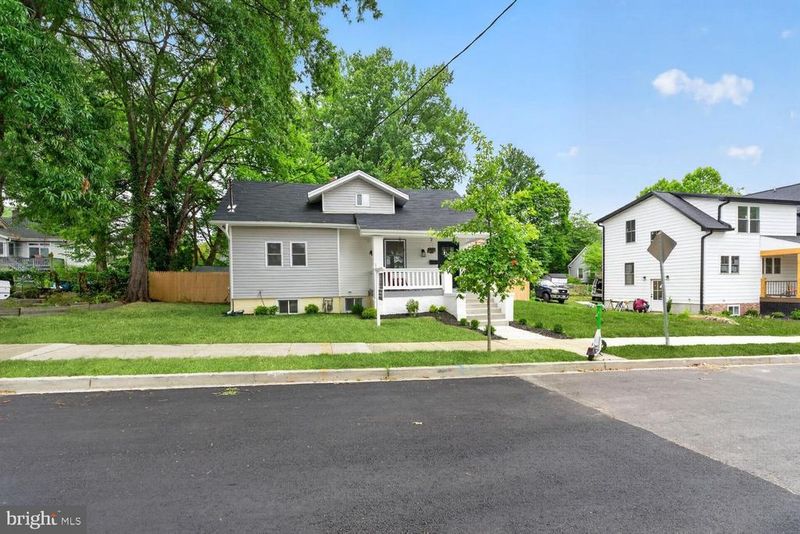 1004 Shepherd St NE, Washington, DC 20017