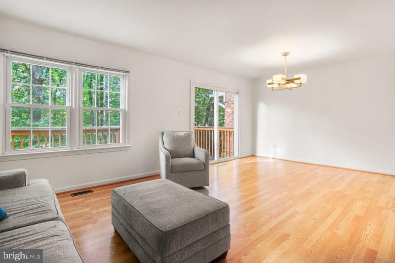 9013 Golden Leaf Ct, Springfield, VA 22153