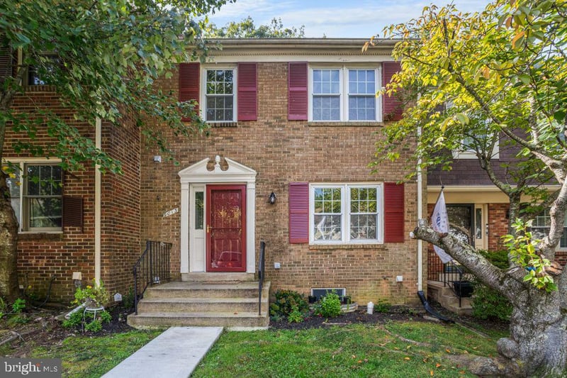 9013 Golden Leaf Ct, Springfield, VA 22153