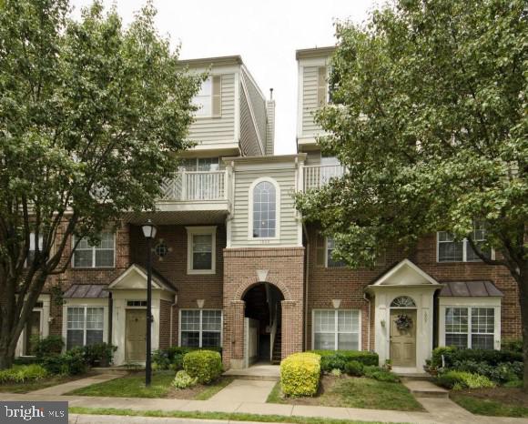 1809 Kenwood Ave #301, Alexandria, VA 22302