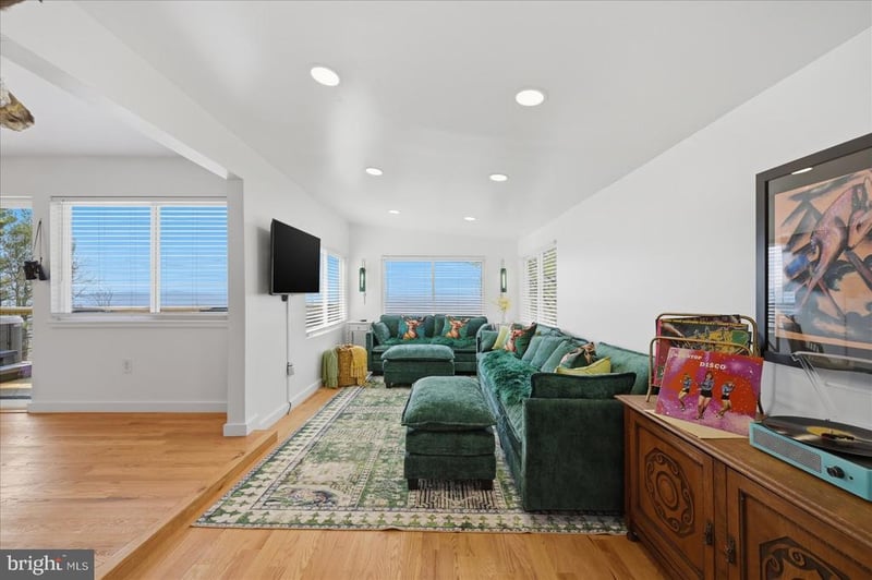 209 Luchase Rd, Linden, VA 22642