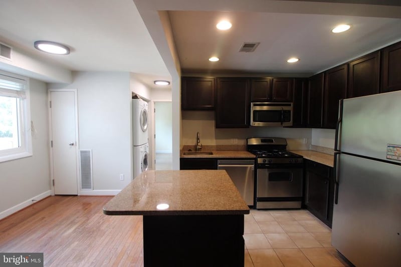 1221 N Quinn St #12, Arlington, VA 22209