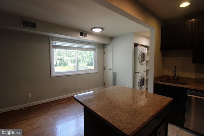 1221 N Quinn St #12, Arlington, VA 22209