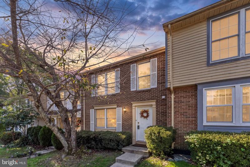 4631 Brentleigh Ct, Annandale, VA 22003