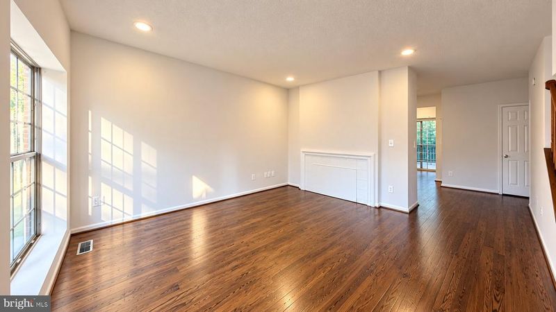 3095 Mcgrane Ct, Herndon, VA 20171