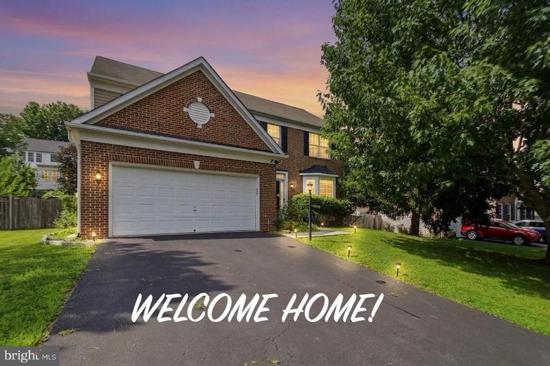 5880 Moonbeam Dr, Woodbridge, VA 22193