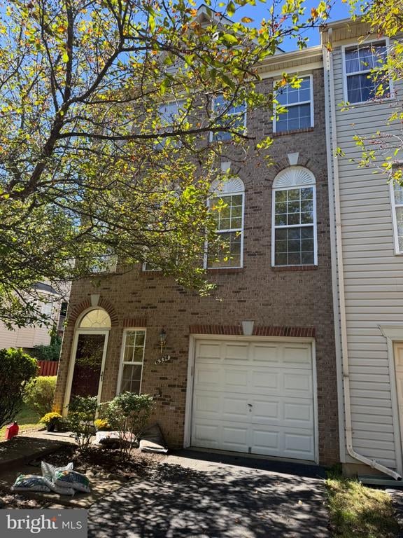 6334 James Harris Way, Centreville, VA 20121