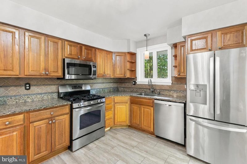 8706 Braeburn Dr, Annandale, VA 22003