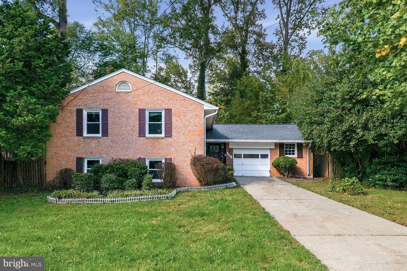 8706 Braeburn Dr, Annandale, VA 22003