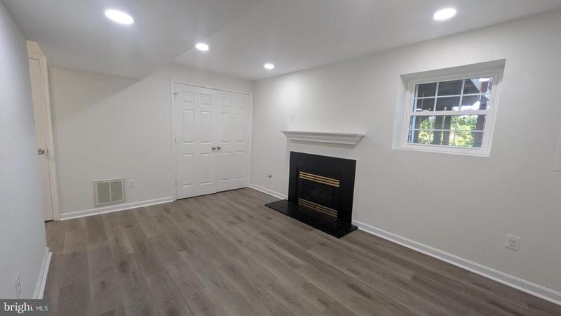 9233 Jessica Dr, Manassas Park, VA 20111