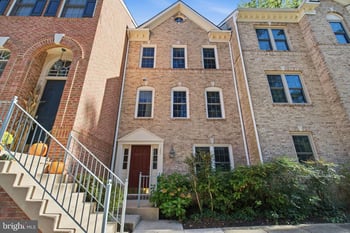 105 Rees Pl, Falls Church, VA 22046