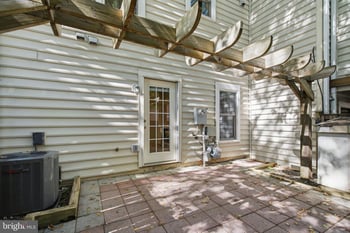 105 Rees Pl, Falls Church, VA 22046