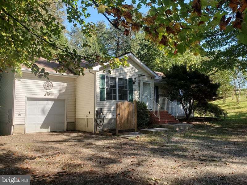 747 Lake Caroline Dr, Ruther Glen, VA 22546