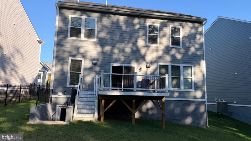 2020 Silver Sycamore Ln, Dumfries, VA 22026