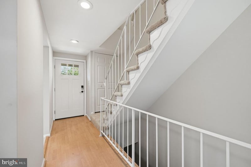 5905 Grisby House Ct, Centreville, VA 20120