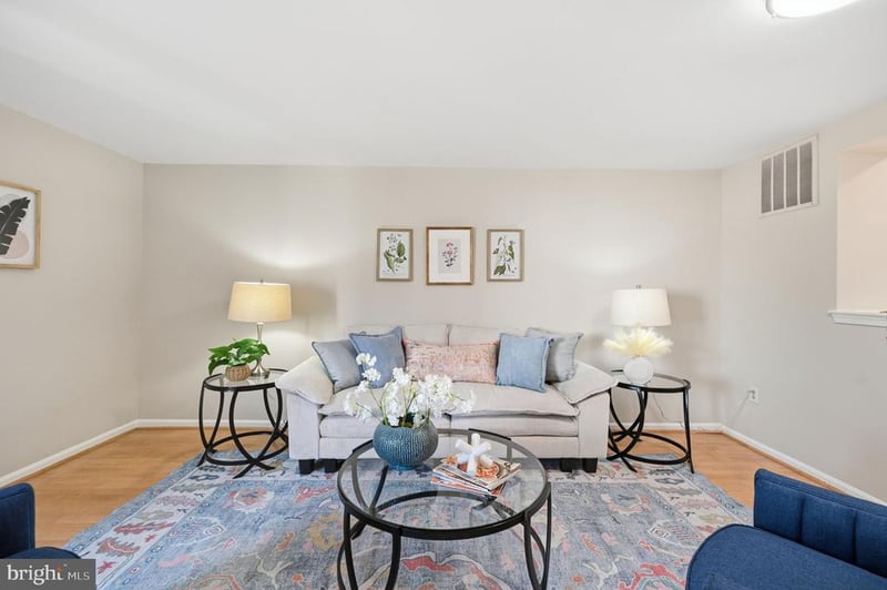 5905 Grisby House Ct, Centreville, VA 20120