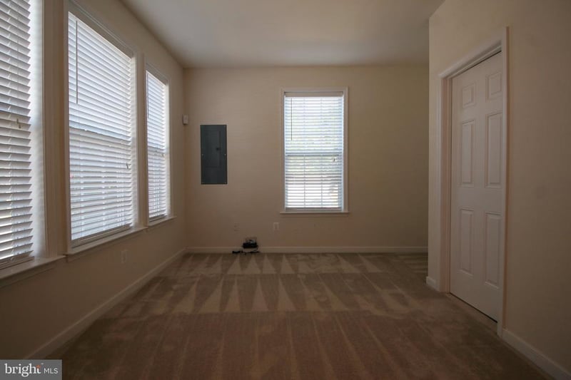 5800 Foley St, Alexandria, VA 22303