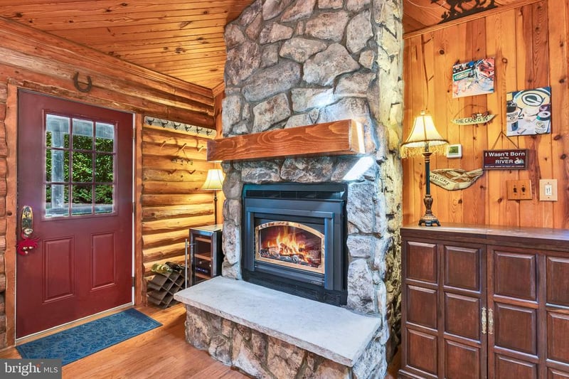 3 Cabin Point Dr, Montross, VA 22520
