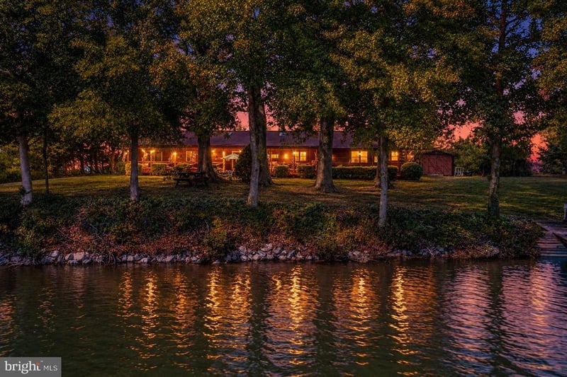 3 Cabin Point Dr, Montross, VA 22520