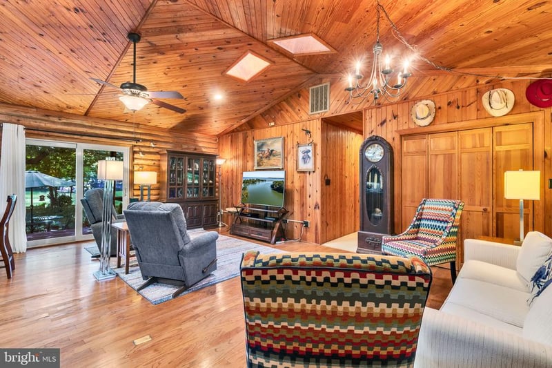 3 Cabin Point Dr, Montross, VA 22520