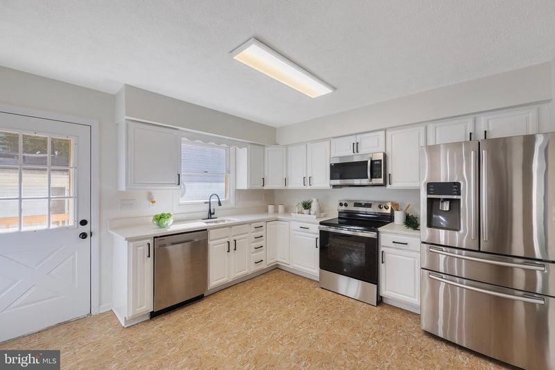 8121-A Elizabeth Rd, Pasadena, MD 21122