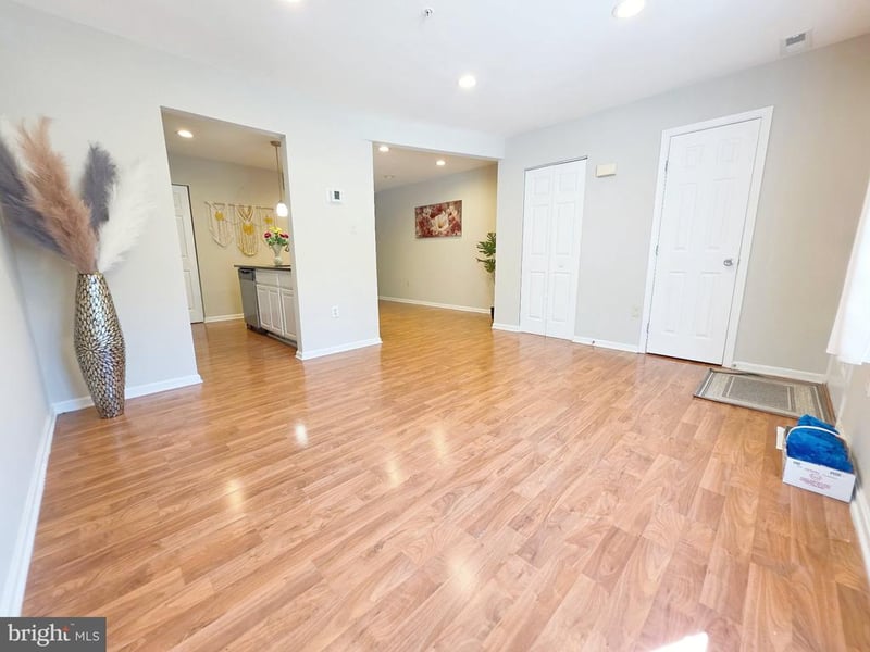 15441 Reprise Ter, Rockville, MD 20850