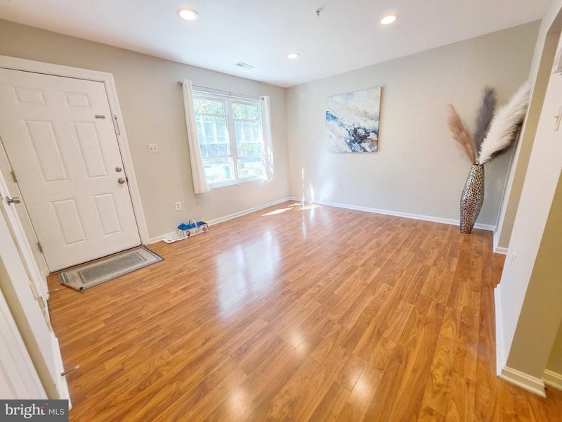 15441 Reprise Ter, Rockville, MD 20850