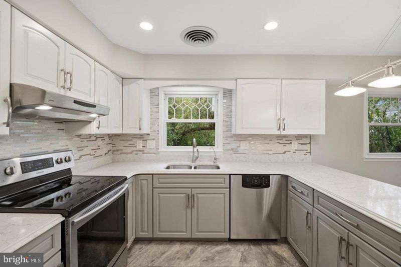 13106 Parkridge Cir, Fort Washington, MD 20744