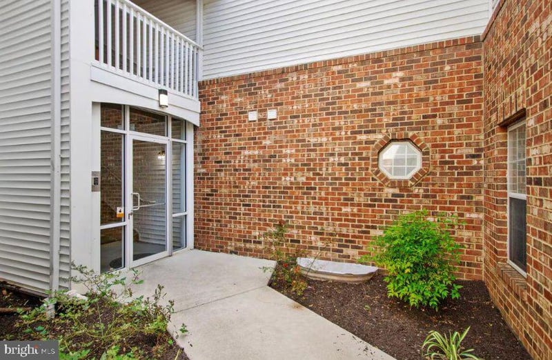 6602 Lake Park Dr #202, Greenbelt, MD 20770