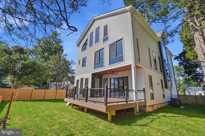 6931 Oak Ridge Rd, Falls Church, VA 22042