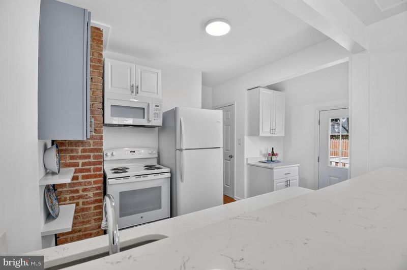 1004 Shepherd St NE, Washington, DC 20017