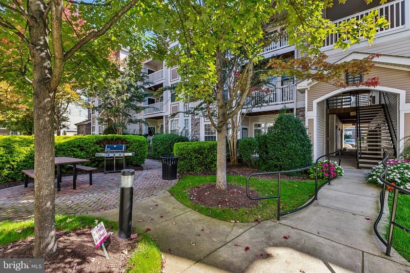 507 Sunset View Ter SE #104, Leesburg, VA 20175