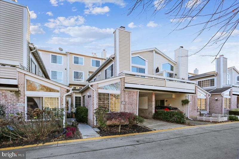 9804 Islandside Dr, Gaithersburg, MD 20886