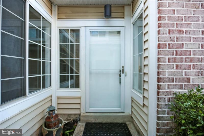9804 Islandside Dr, Gaithersburg, MD 20886