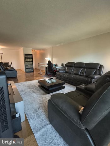 1300 Army Navy Dr #606, Arlington, VA 22202