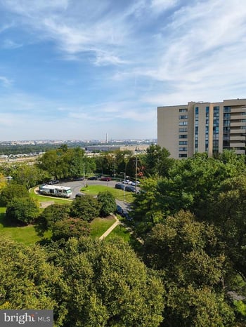 1300 Army Navy Dr #606, Arlington, VA 22202