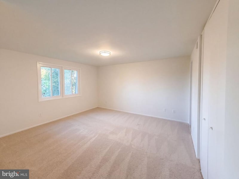 19109 Capehart Dr, Montgomery Village, MD 20886