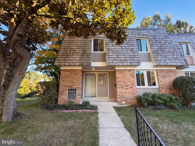 19109 Capehart Dr, Montgomery Village, MD 20886
