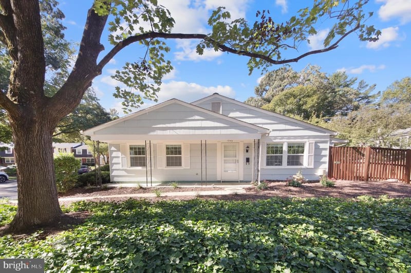 1746 Waldorf Ct, Crofton, MD 21114