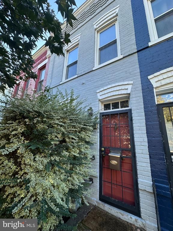 240 14th St NE, Washington, DC 20002