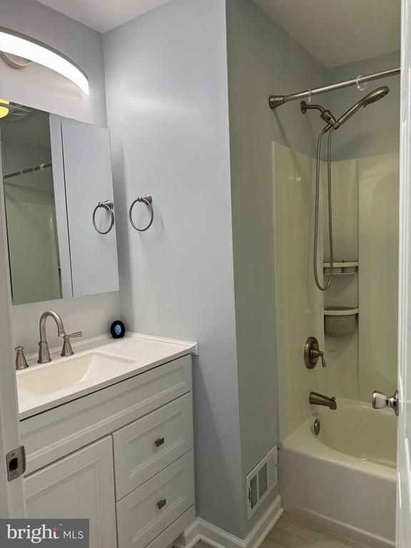 215 Sycamore Rd, Linthicum Heights, MD 21090