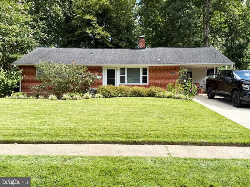 5618 Inverchapel Rd, Springfield, VA 22151