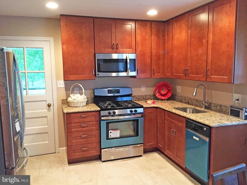 5618 Inverchapel Rd, Springfield, VA 22151
