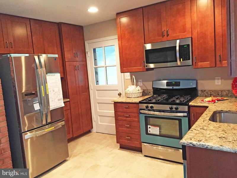 5618 Inverchapel Rd, Springfield, VA 22151